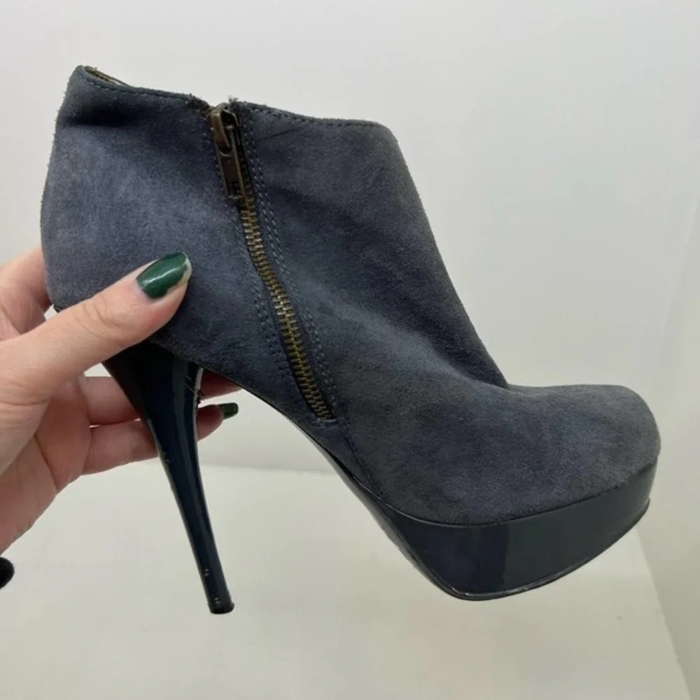 Steve Madden Women's gray leather Suede Platform Ankle Boots Size 8.5 Chelseey